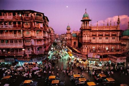 Moonrise in Mumbai, India, 1994  - Steve McCurry (Colour Photography)