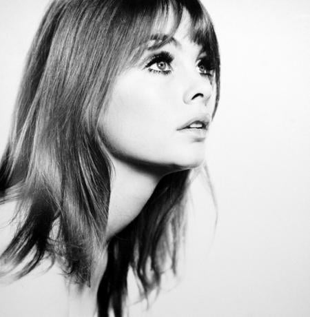 Jean Shrimpton, Anfang der 1960er Jahre - Brian Duffy (Porträtfotografie)
Moderner digitaler Faserdruck
signiert und gestempelt mit geprägtem Archivstempel unter dem Passepartout
archivstempel und rückseitig nummeriert 1/50
14 x 14 Zoll
aus einer