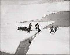 Il partito occidentale che attraversa il ghiaccio per raggiungere la nave, marzo 1912 - Herbert George Ponting