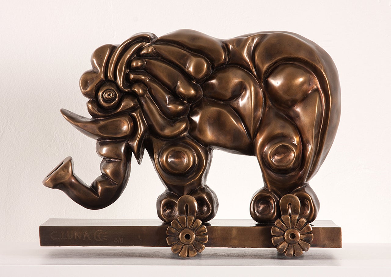 Carlos Luna Figurative Sculpture - Elefante