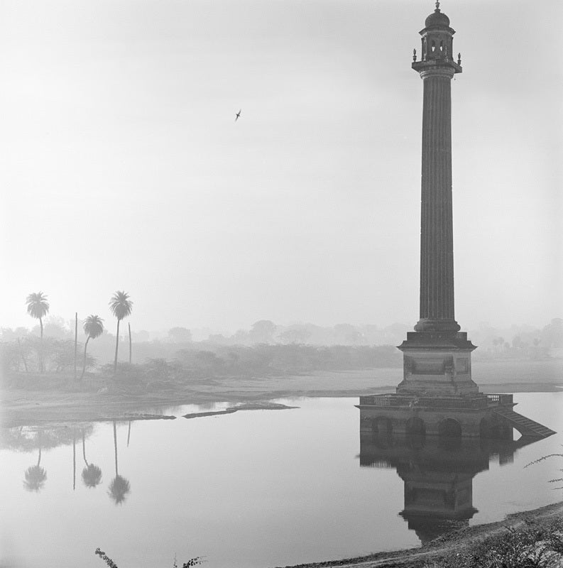 Derry Moore Landscape Photograph - Column At La Martiniere, Lucknow, India