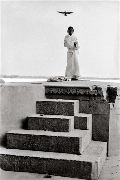 Raghu Rai Black and White Photograph - Women Pilgrims, Varanasi