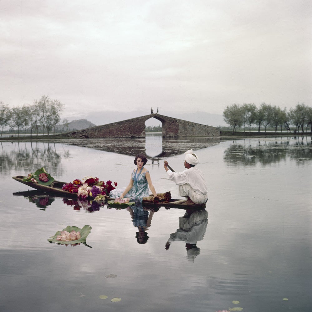 The pale cool of Kashmir, India, Vogue. Barbara Mullen floating in a cotton mousseline dress by Atrima. - Photograph by Norman Parkinson