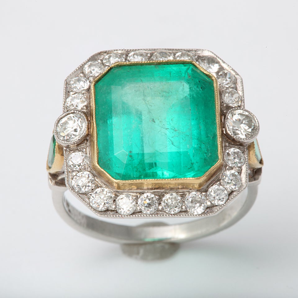 Art-déco-Ring mit Smaragd und Diamant im Angebot 3