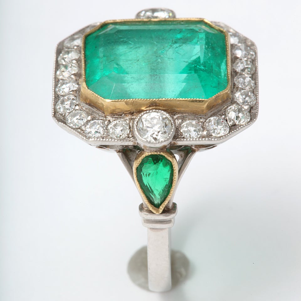 Art Deco Emerald and diamond ring For Sale 4