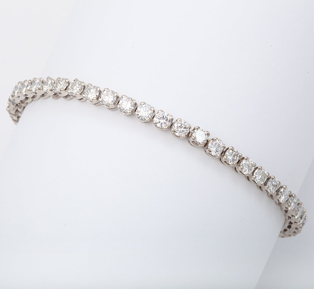 Antique Diamond and Platinum Tennis Bracelet In Excellent Condition For Sale In New York, NY