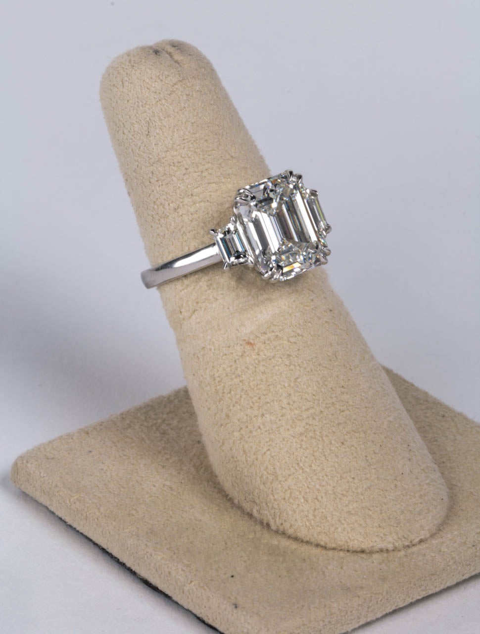 Taille émeraude Bague en platine avec diamant taille émeraude certifié GIA F VS1 en vente