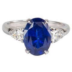Classic Sapphire Diamond Ring Set in Platinum