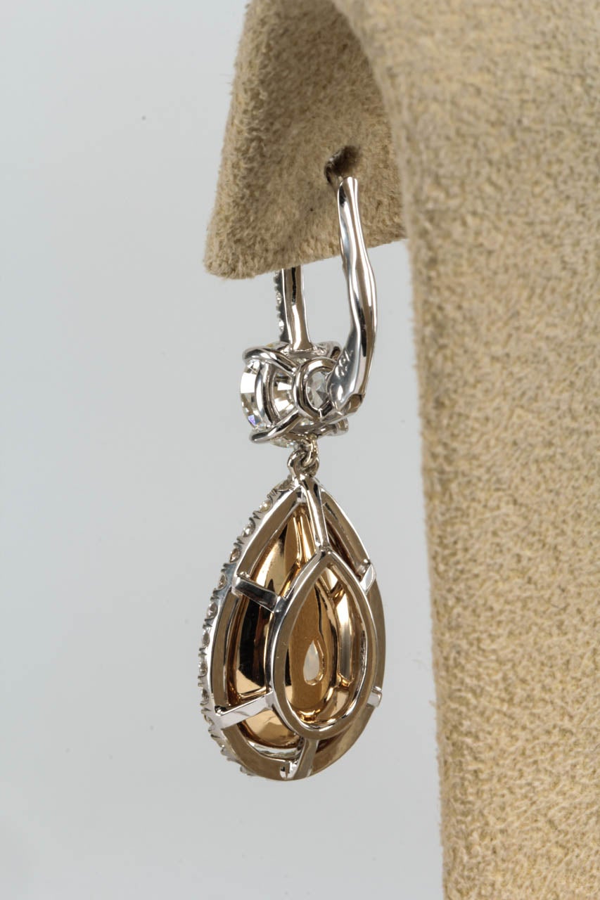 Boucles d'oreilles en goutte importantes en diamants jaunes et blancs Pour femmes en vente
