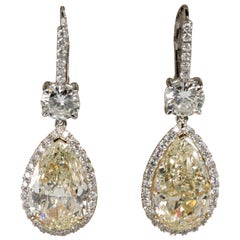 Important Yellow and White Diamond Drop Earrings