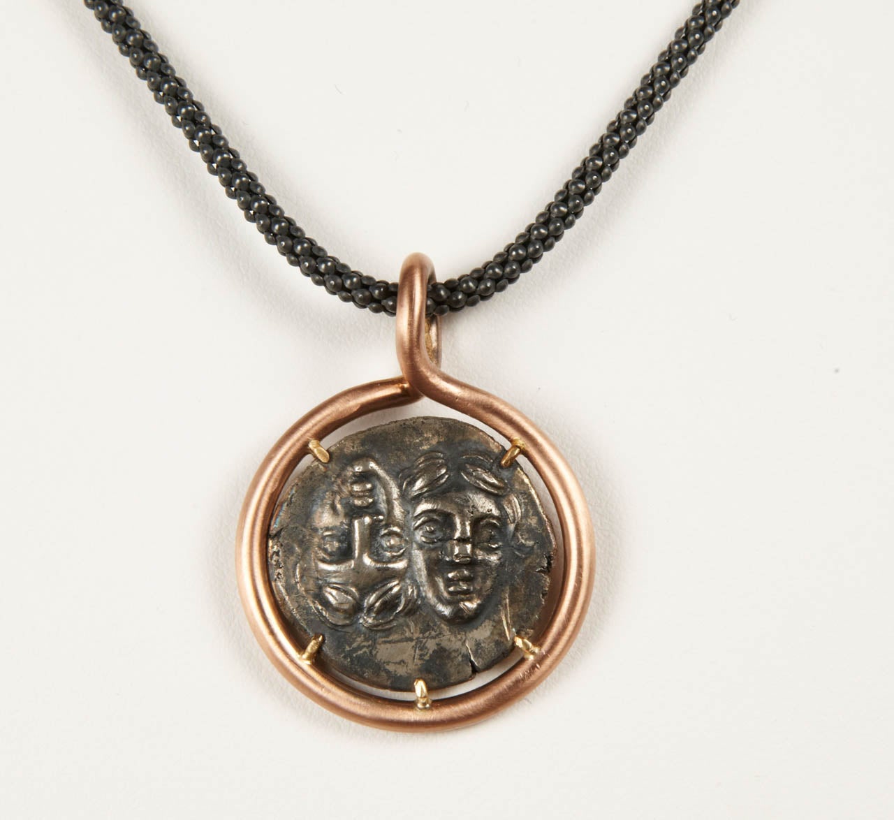 Antique Silver Coin and Red Gold Necklace In Excellent Condition In Paris, IDF