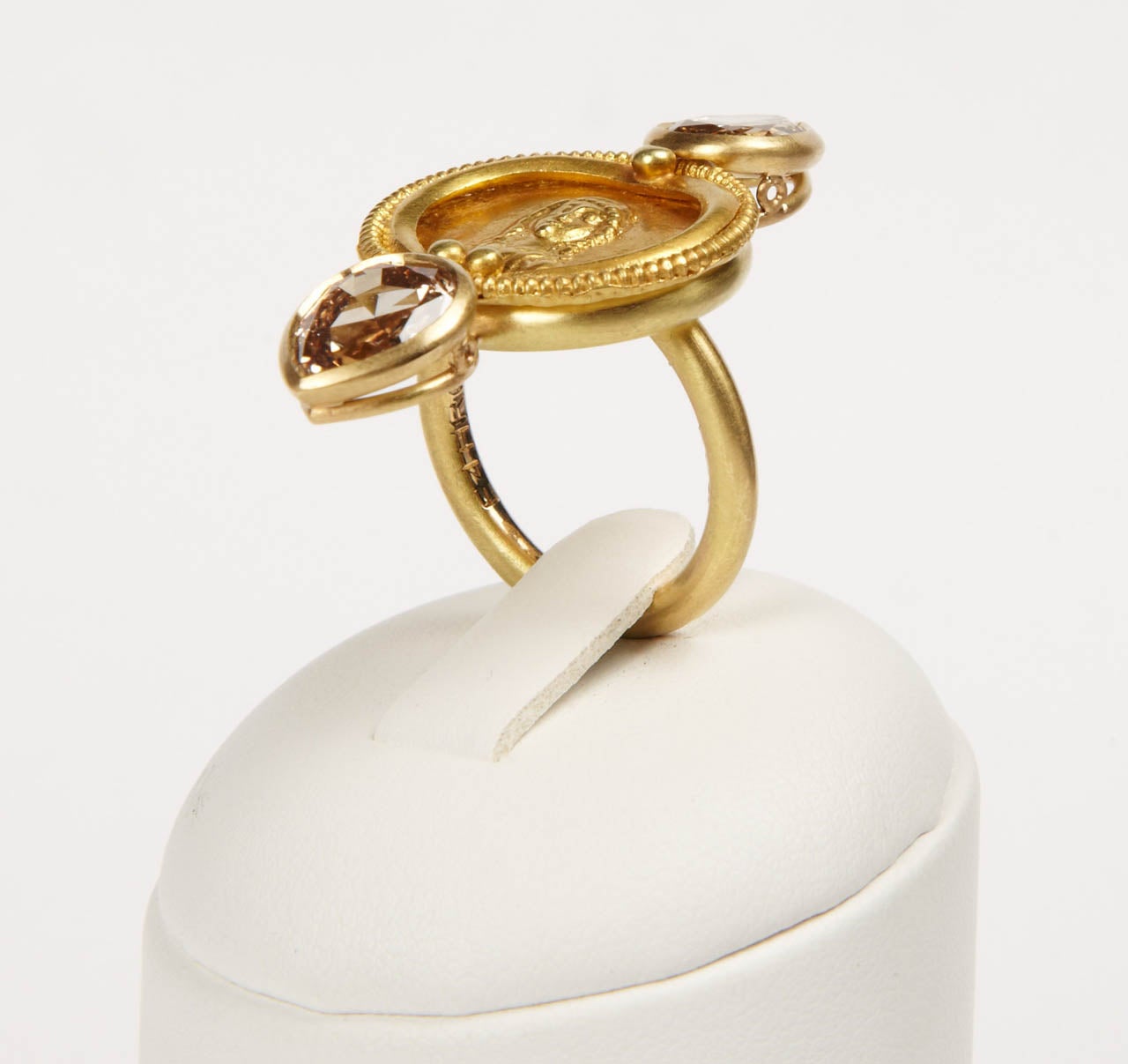 Gold Roman Button and Diamond Ring In Excellent Condition For Sale In Paris, IDF