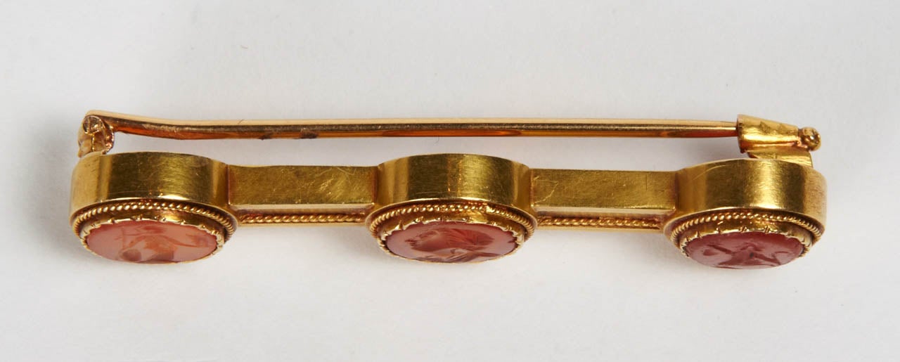 Antique Intaglio Gold Brooch For Sale 1