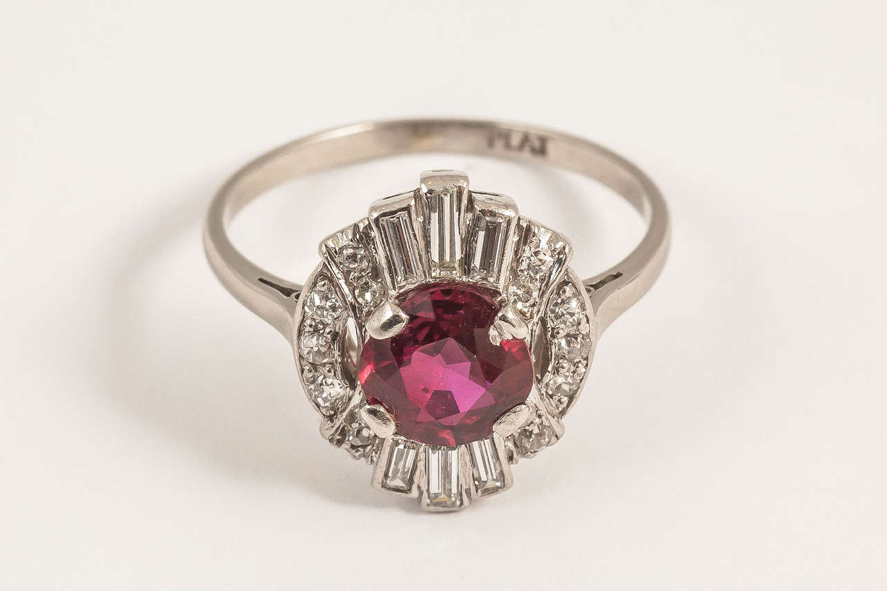 Art Deco Ruby Diamond Platinum Ring In Excellent Condition For Sale In London, GB