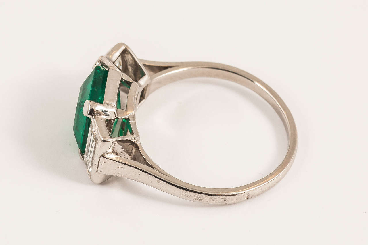French Art Deco Emerald Diamond Platinum Ring For Sale at 1stDibs