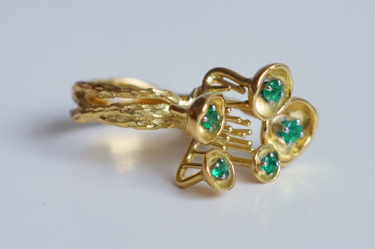 Modern 1970s Sculptural 18K Gold and Emerald Ring