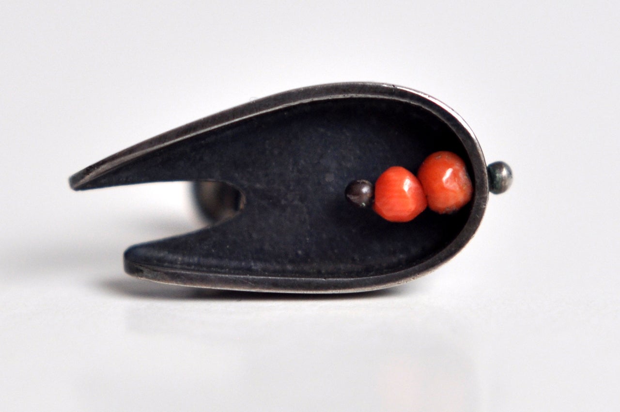 Ed Wiener Mid-Century Modernist Earrings with Coral Beads  In Good Condition For Sale In Winnetka, IL