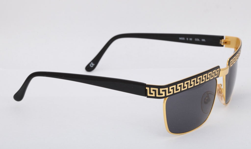 Versace Vintage Sunglasses Mod S 82 In Excellent Condition For Sale In Chicago, IL