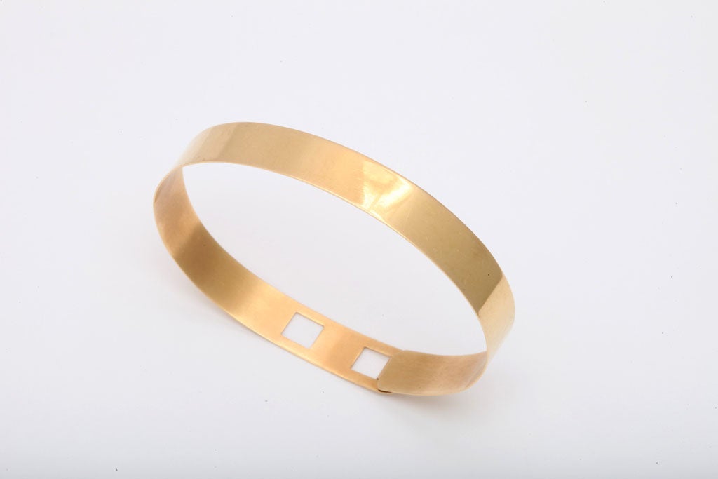 Thin slice of 18kt Yellow gold with two settings to be worn to fit.  A mere 