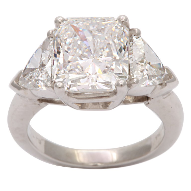 Spectacular Radiant Cut Diamond Ring