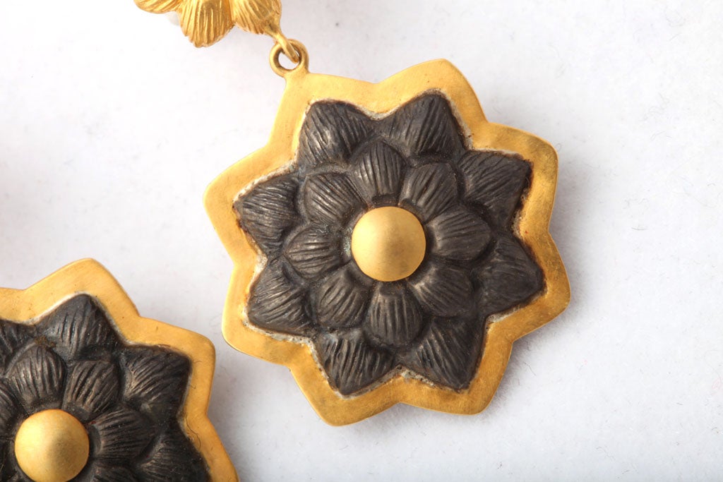 Gold Silver Sunflower Earrings In New Condition For Sale In Fifth Avenue, NY