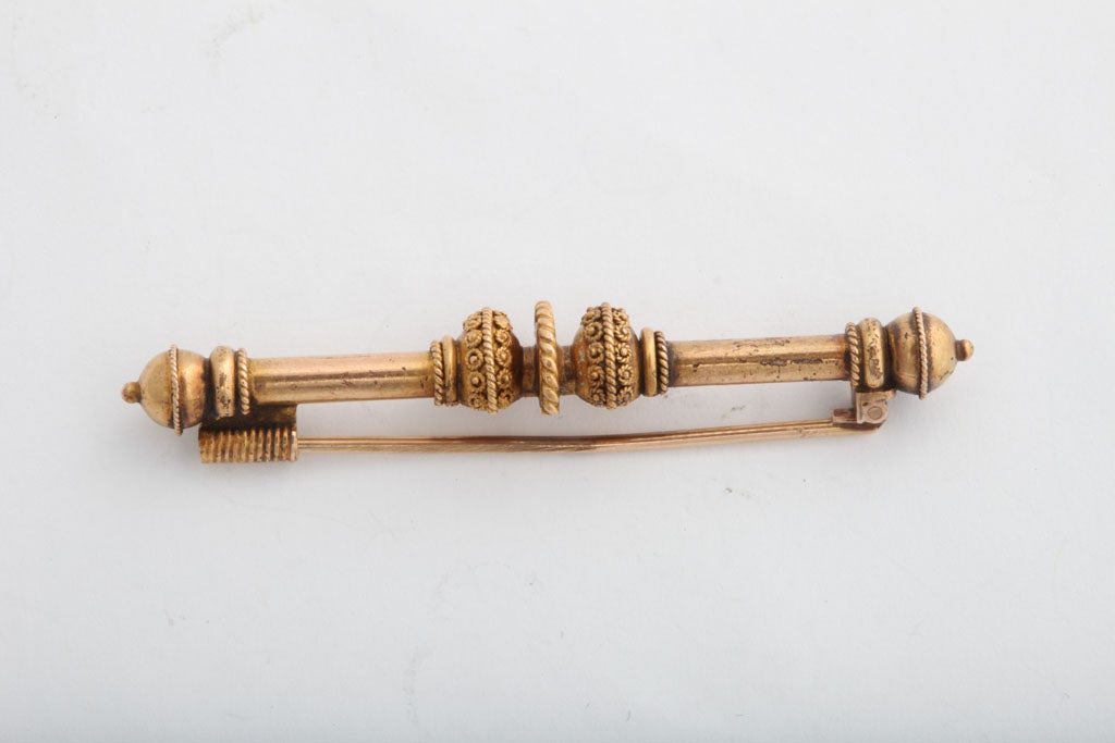 Gold Victorian Etruscan Revival Brooch In Good Condition For Sale In New York, NY