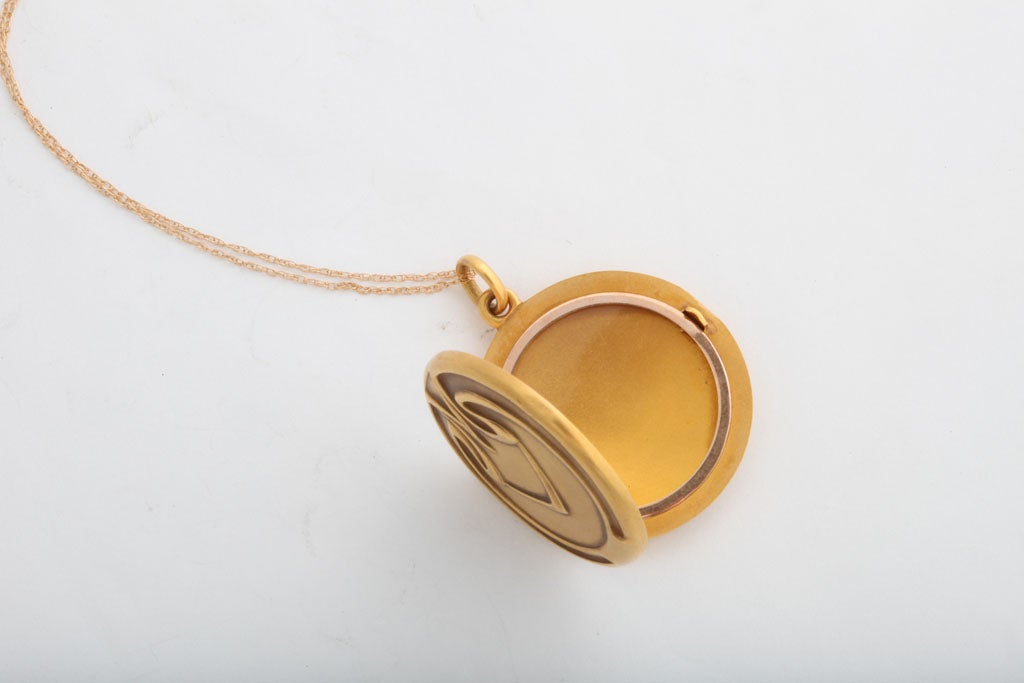 Women's Art Nouveau Gold Locket
