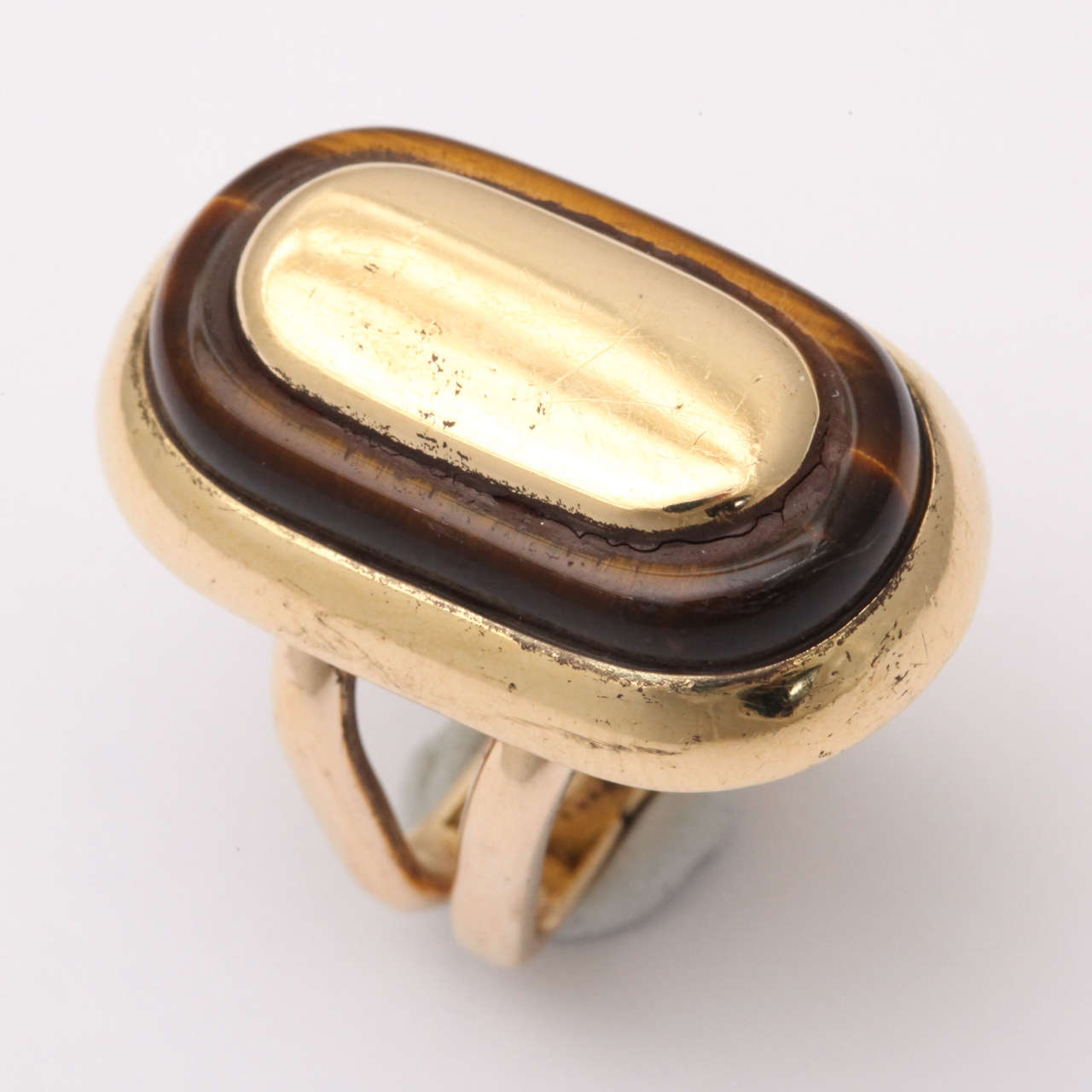 Anello in oro con occhio di tigre di metà secolo in vendita 2