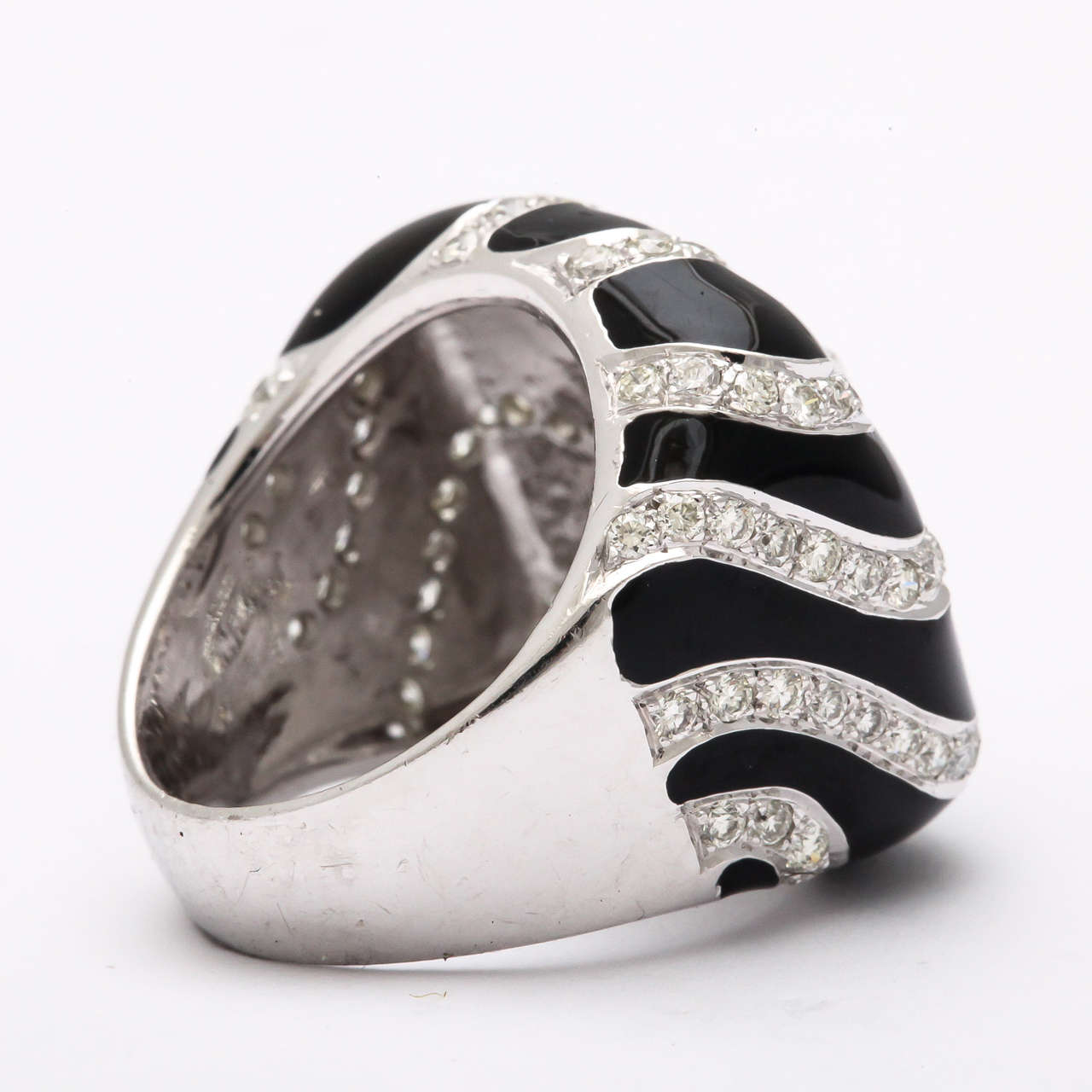 Schwarze schwarze Emaille  Diamantring mit Diamanten (Art déco) im Angebot