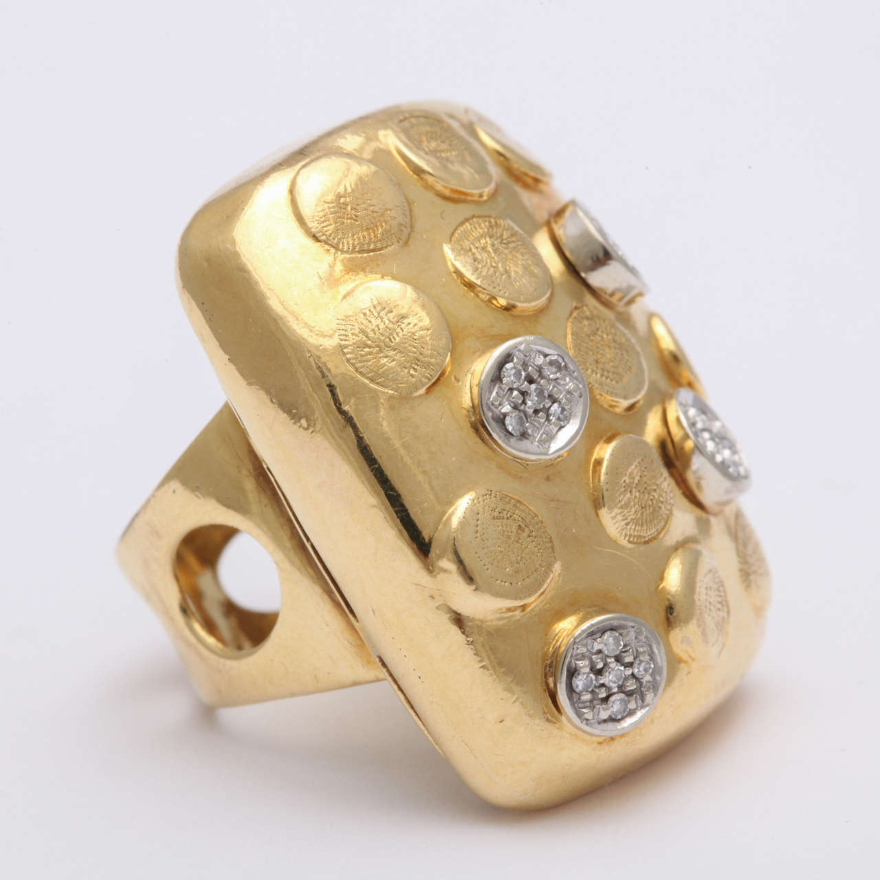 Diamond Gold Circles Ring In Excellent Condition For Sale In New York, NY