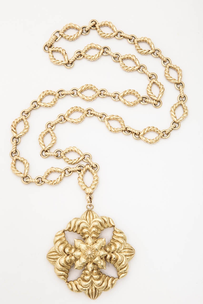 DAVID WEBB Hammered 18K Yellow Gold Pendant Brooch Chain Necklace.    
The pendant designed as a hammered stylized quatrefoil, from a fluted and hammered navette-shaped link chain. The pendant is detachable, can be worn as a brooch.
Necklace