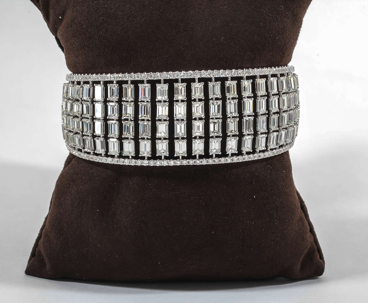 Incredible Emerald Cut Diamond Gold Cuff Bracelet In New Condition In New York, NY