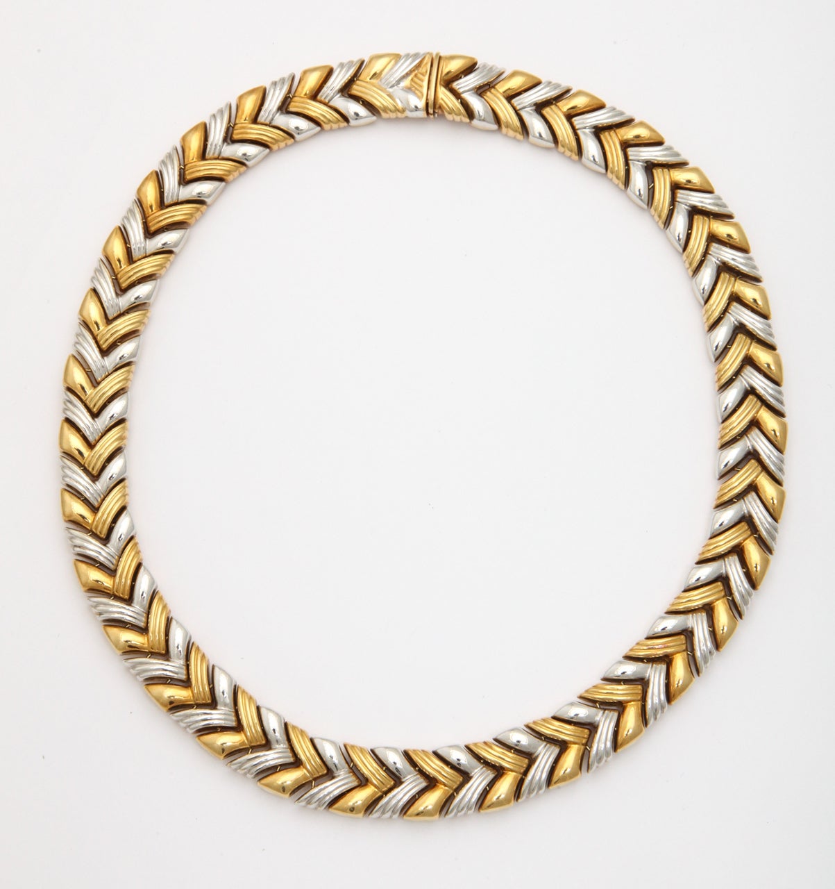 reversible white and yellow gold necklace