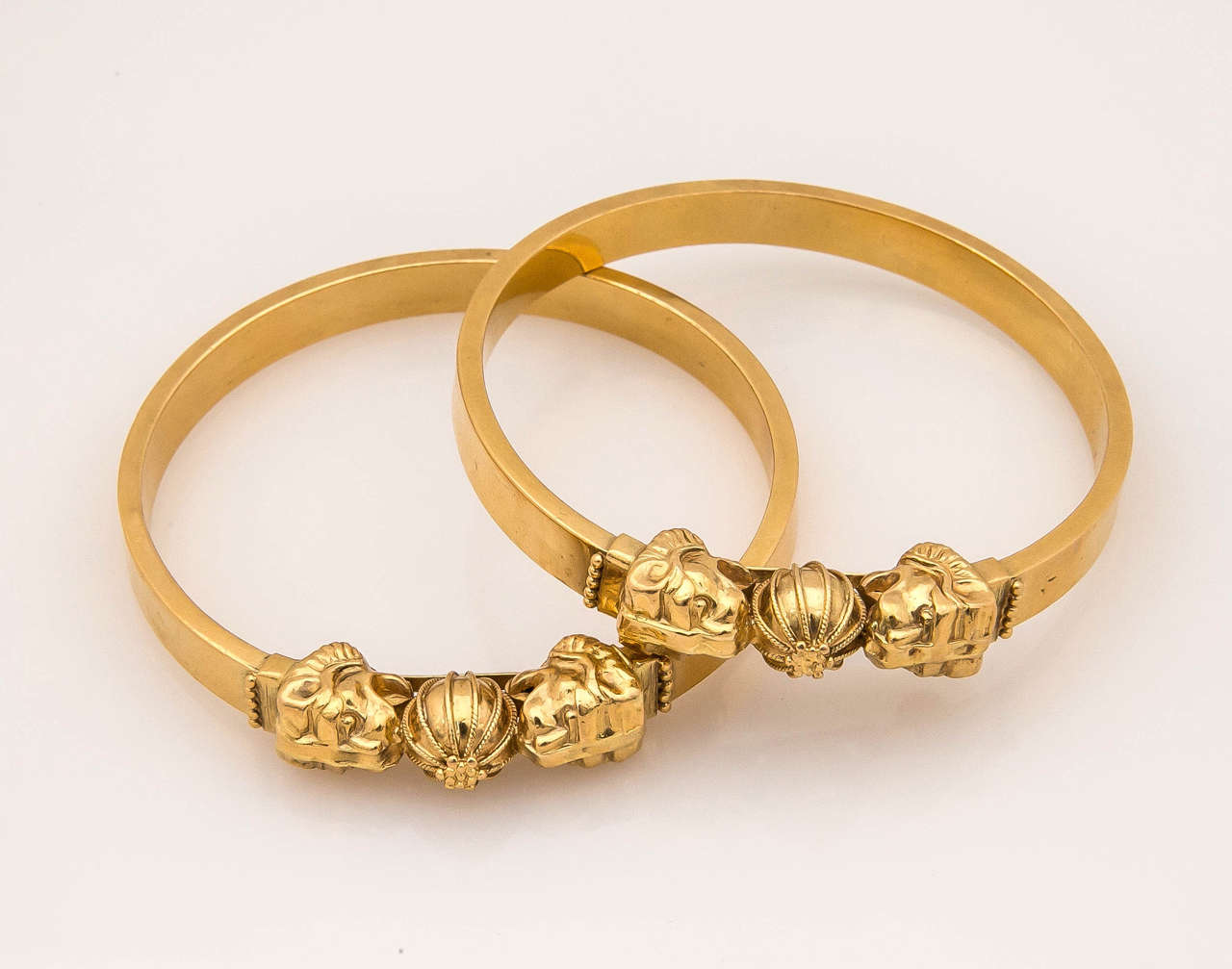 Pair of Antique Gold Bangles In Excellent Condition In St.amford, CT