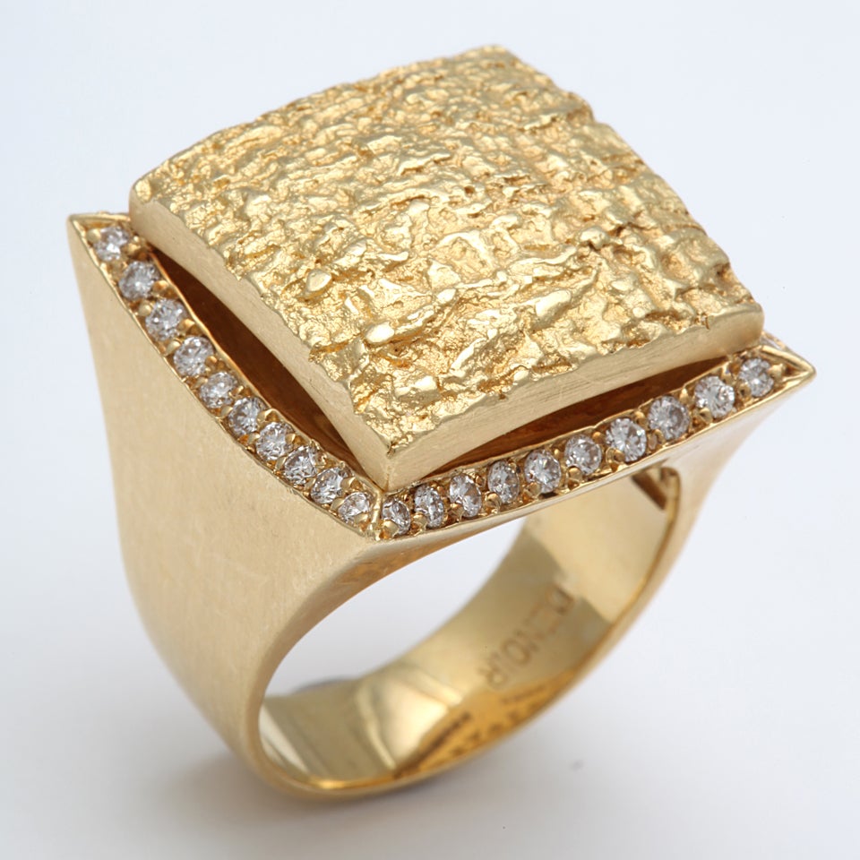 DENAR TEXTURED GOLD & DIAMOND RING For Sale 3