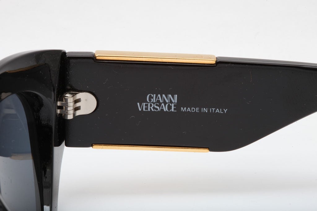Women's or Men's Gianni Versace Sunglasses Mod 420/C