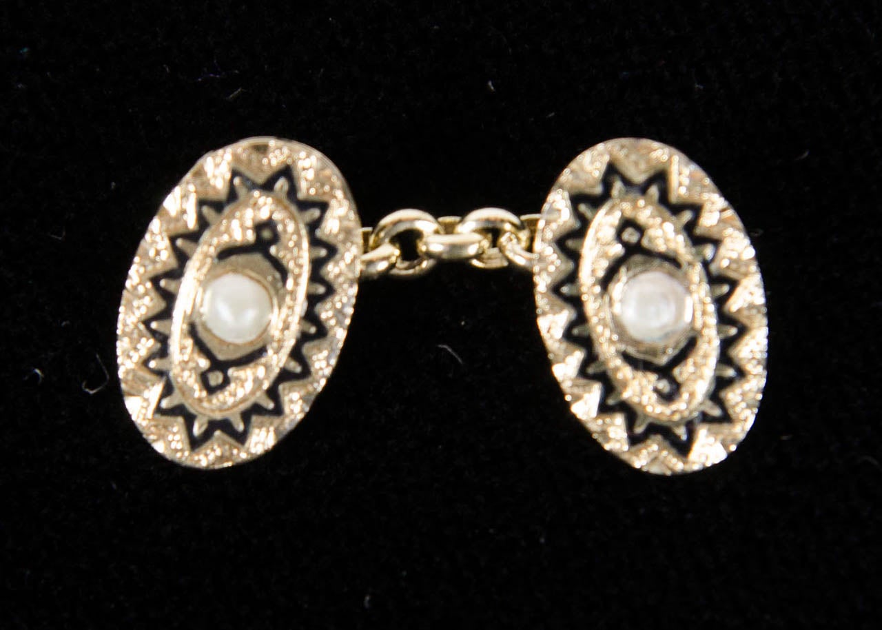 Pair of Art Deco Gold, Pearl and Enamel Cufflinks In Excellent Condition For Sale In New York, NY