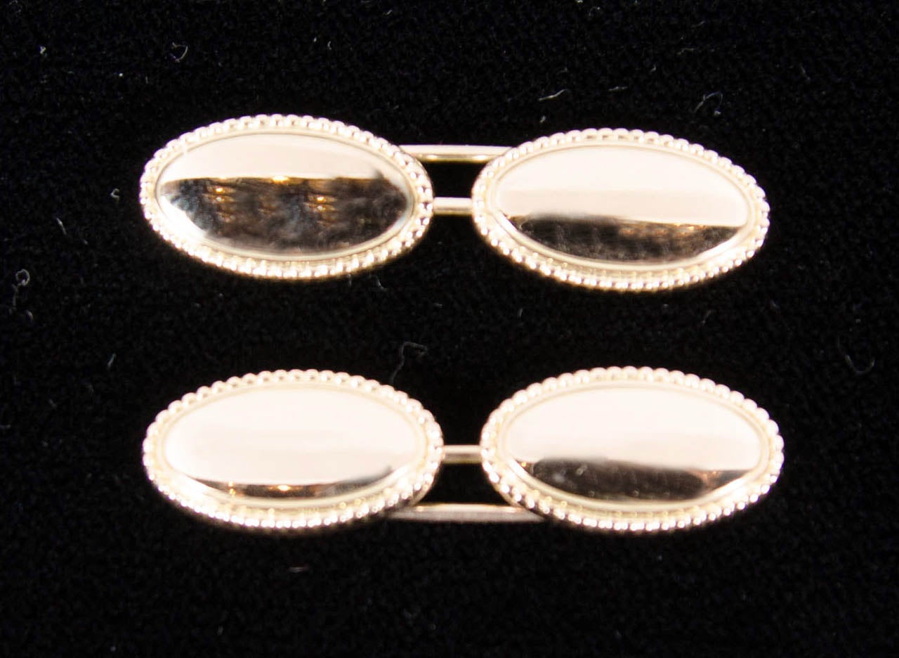 Pair of Art Deco Gold Oval Cufflinks with Rope Detail In Excellent Condition For Sale In New York, NY
