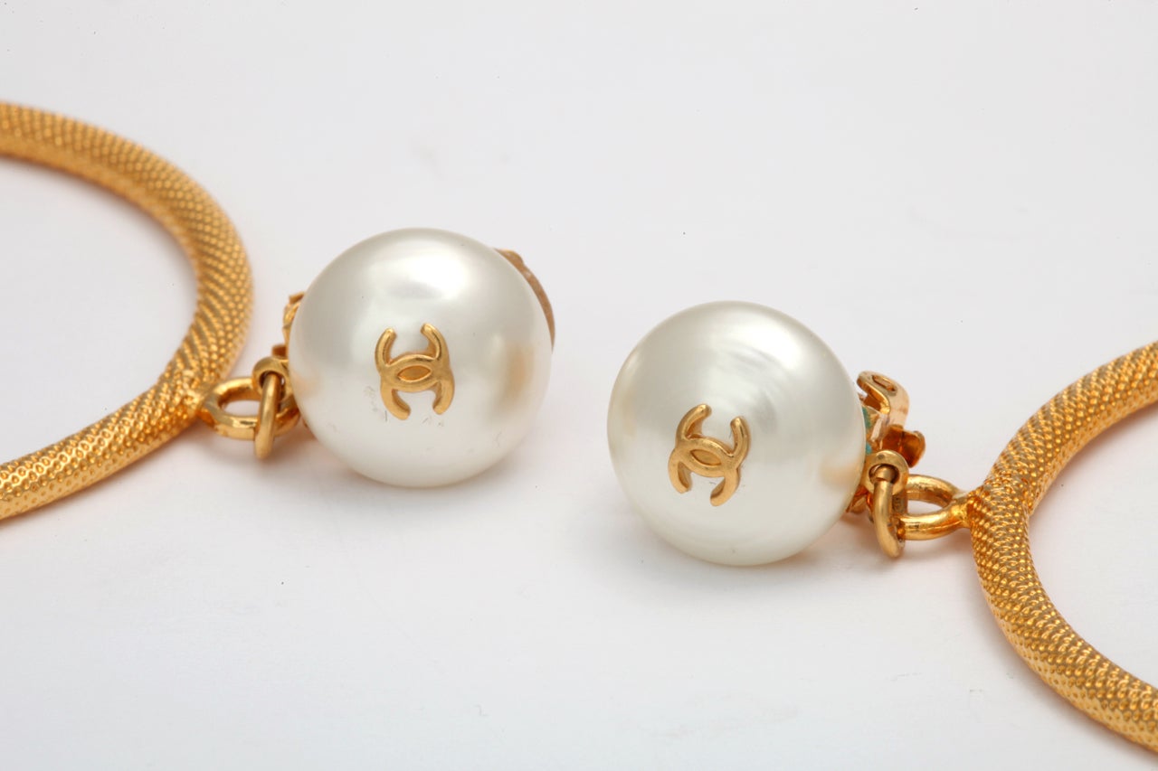 CHANEL LARGE CIRCLE DANGLING EARRINGS WITH PEARLS 2