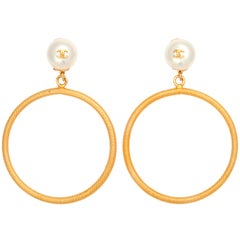 CHANEL LARGE CIRCLE DANGLING EARRINGS WITH PEARLS