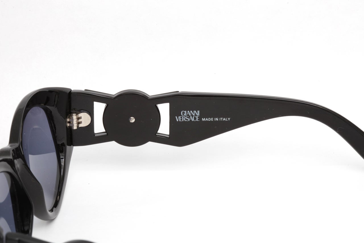 Black Vintage Gianni Versace Sunglasses Mod 424/N 