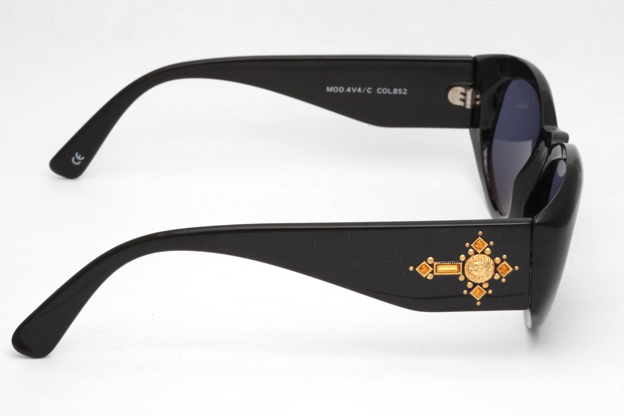 Black Vintage Gianni Versace Sunglasses Mod 4v4/C Col 852  For Sale