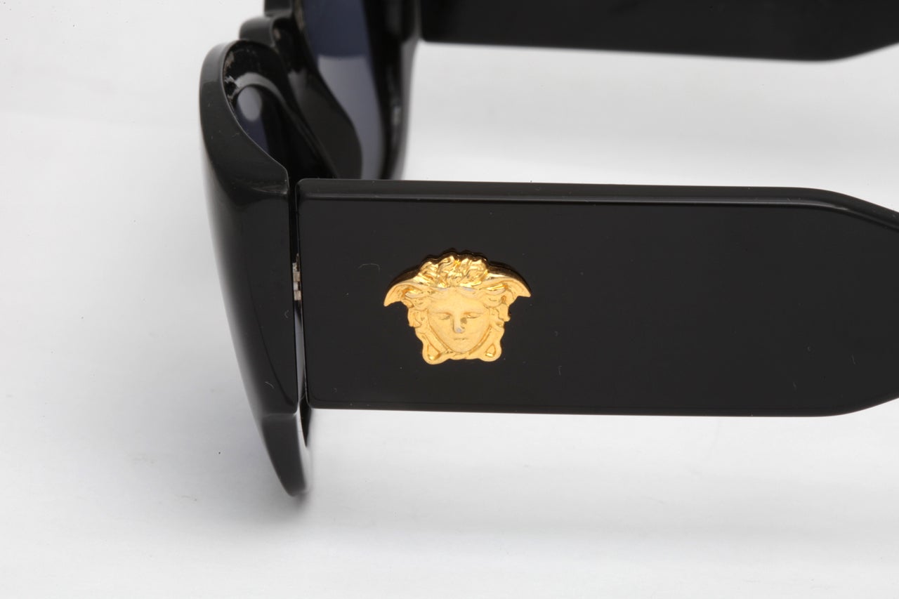Gianni Versace Sunglasses MOD 413 COL 852 In Excellent Condition In Chicago, IL