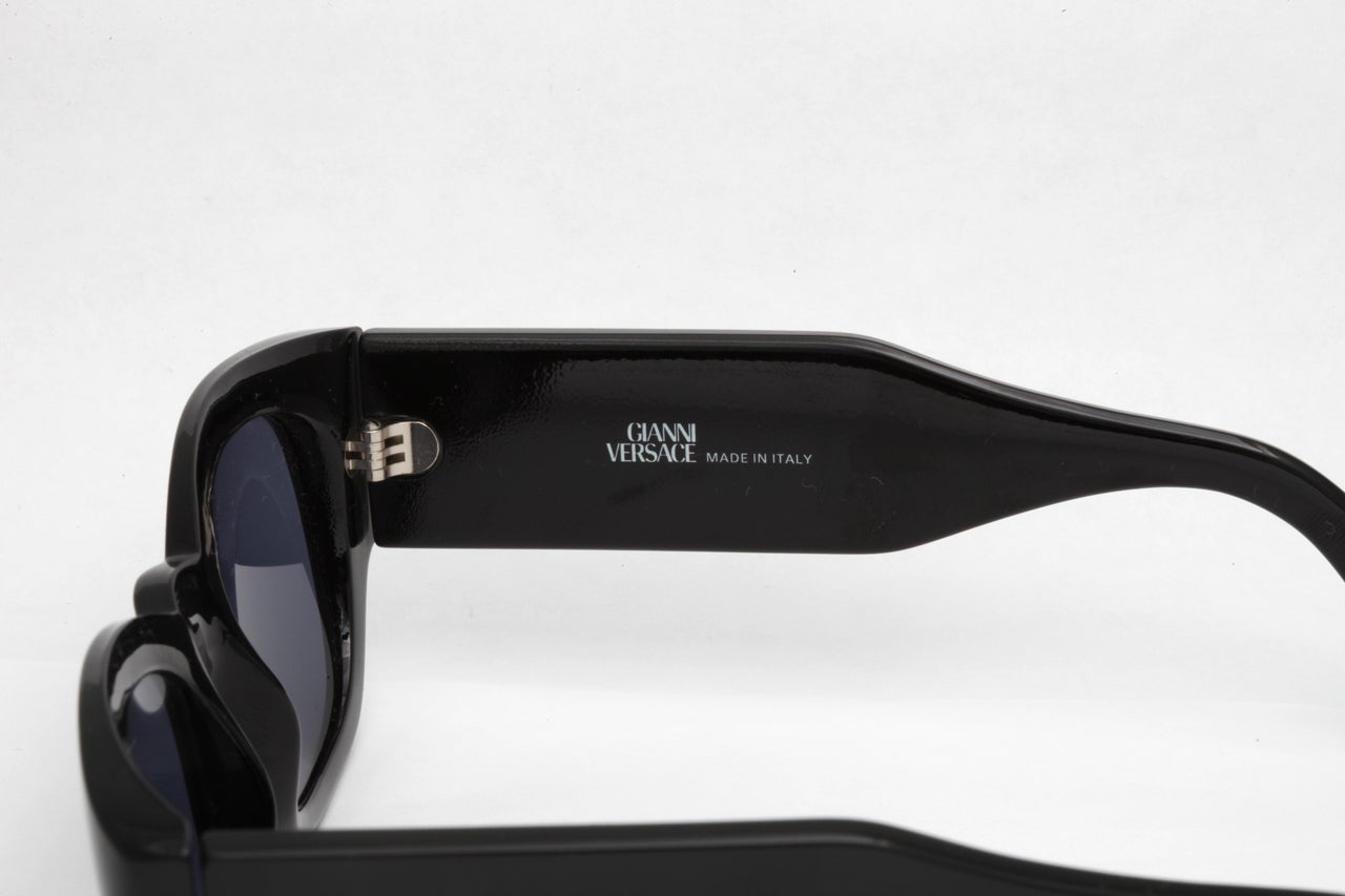 Women's or Men's Gianni Versace Sunglasses MOD 413 COL 852
