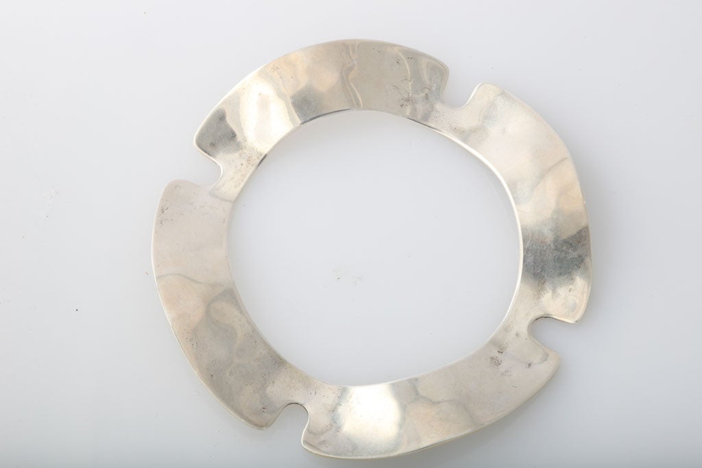 Superbi braccialetti d'argento martellati a mano. in vendita 3