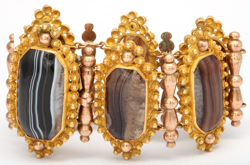 Oval Cut Pinchbeck and Banded Agate Bracelet, Early 19th Century For Sale