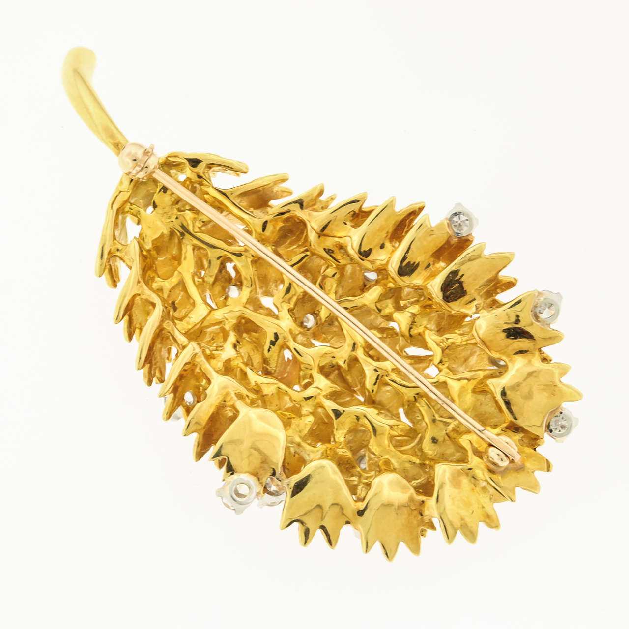 Diamond Gold Leaf Brooch In Excellent Condition In New York, NY