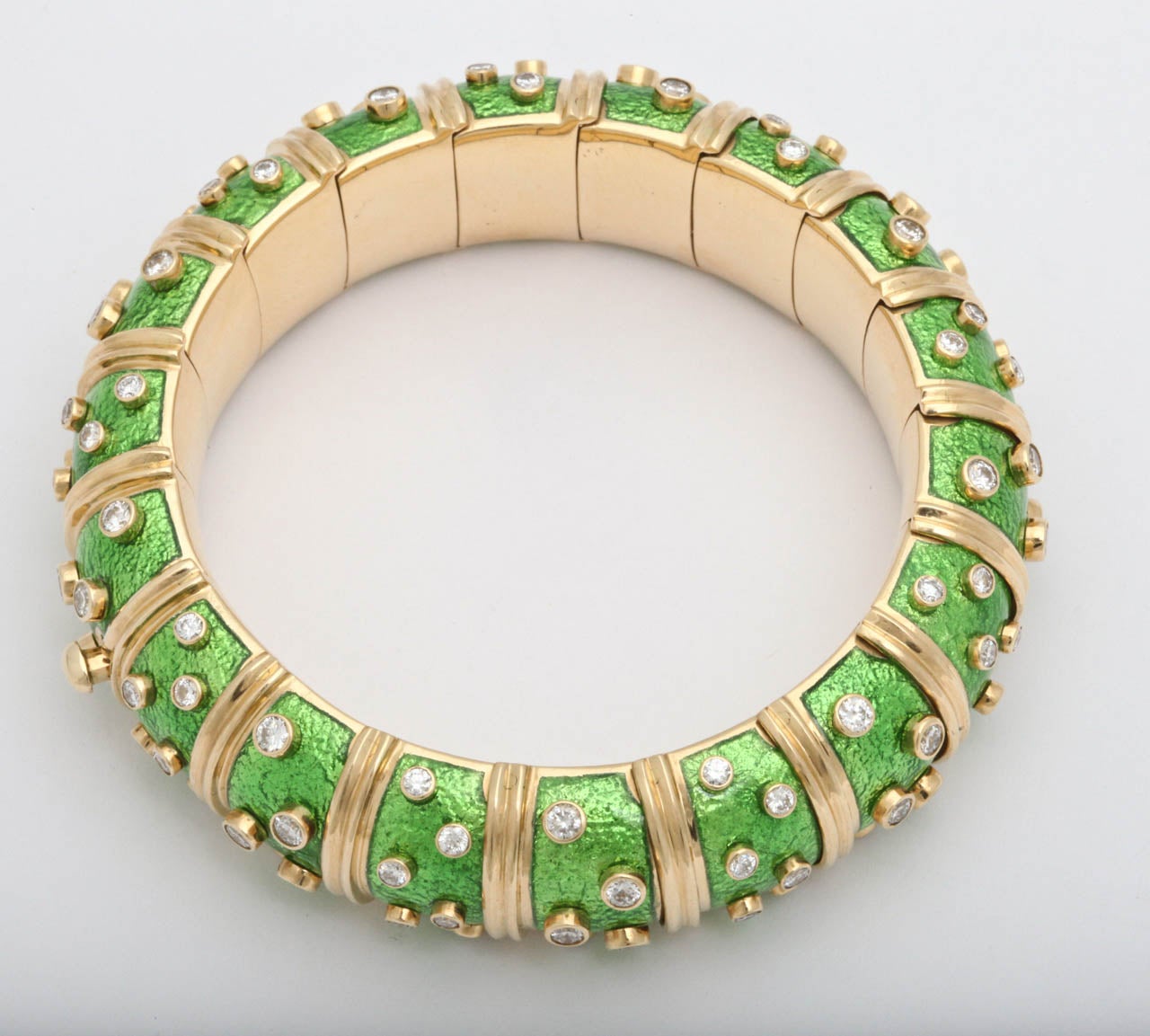 Tiffany & Co. Schlumberger Emaille-Diamant-Armreif aus Gold im Zustand „Hervorragend“ im Angebot in New York , NY