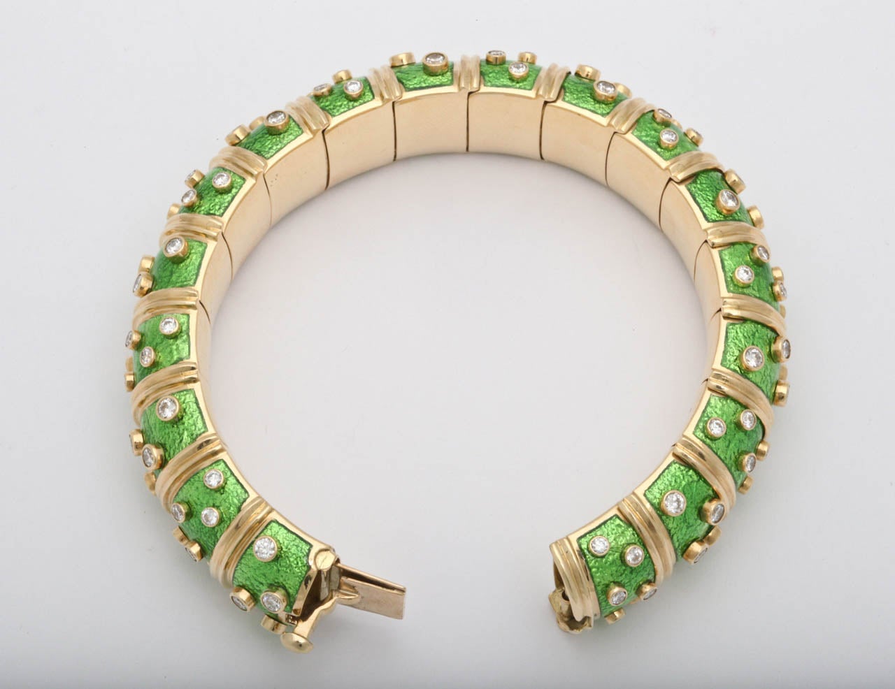 Tiffany & Co. Schlumberger Emaille-Diamant-Armreif aus Gold im Angebot 2