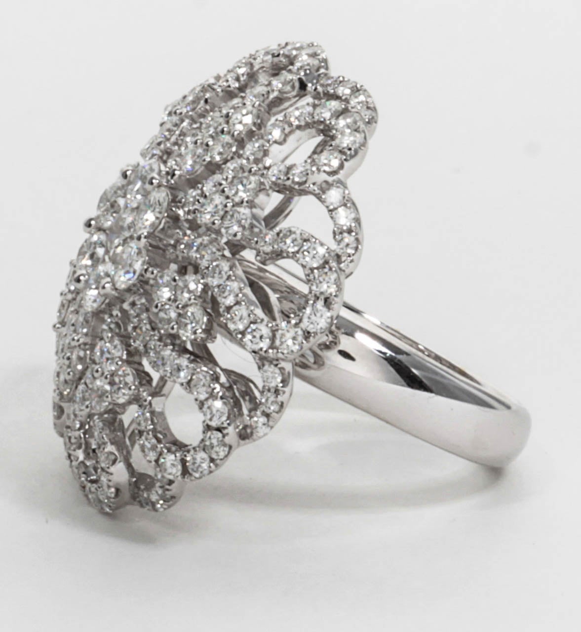 Diamond Lace Floral Cocktail Ring In New Condition In New York, NY